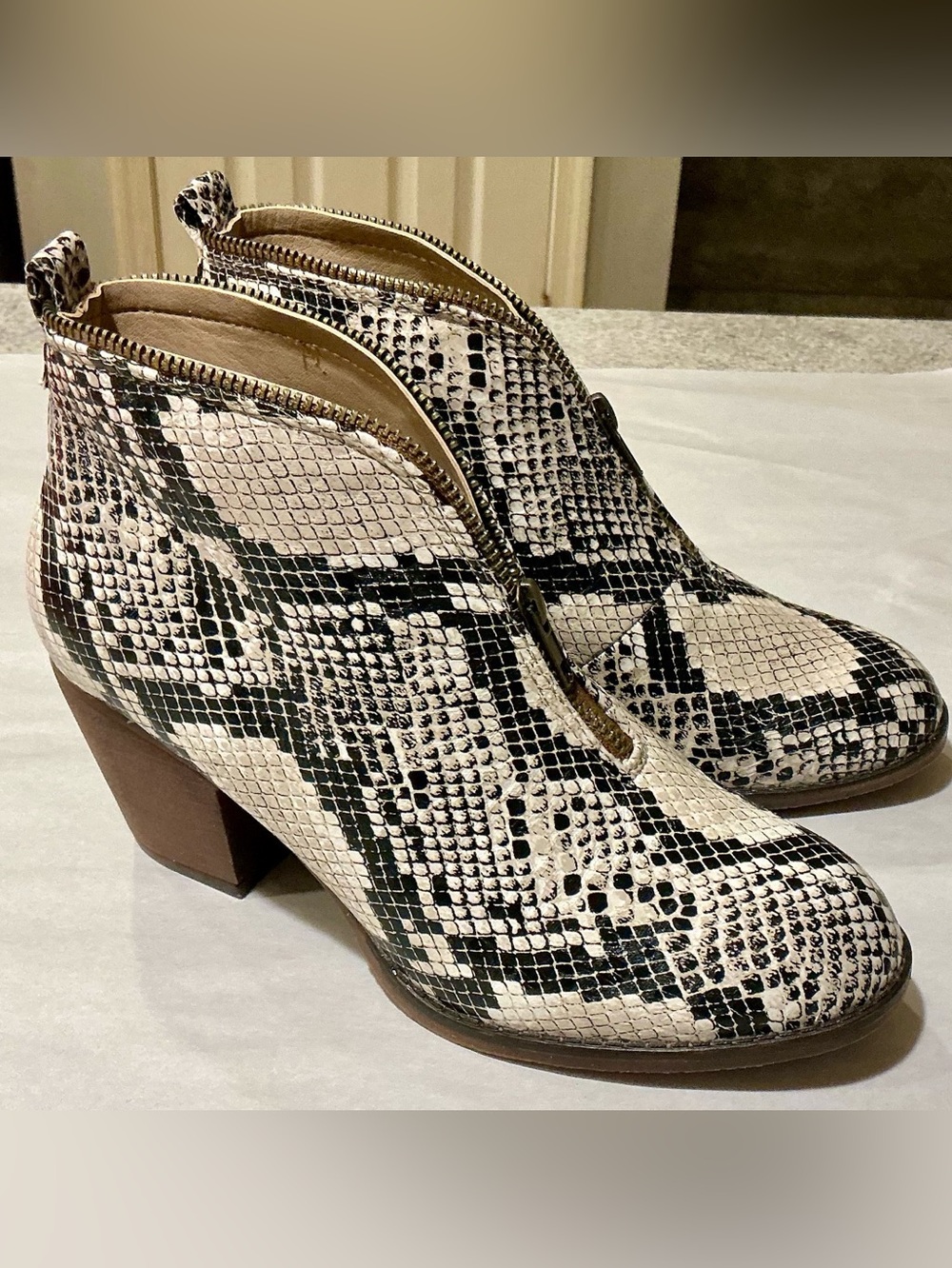 Mata Western Chunky Heel Zip Detail Ankle Boot Snake Print Black Tan Rodeo 7.5
